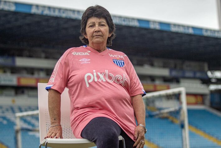 Camisa lançada para o Avaí - Fornecedora de material esportivo: Umbro.