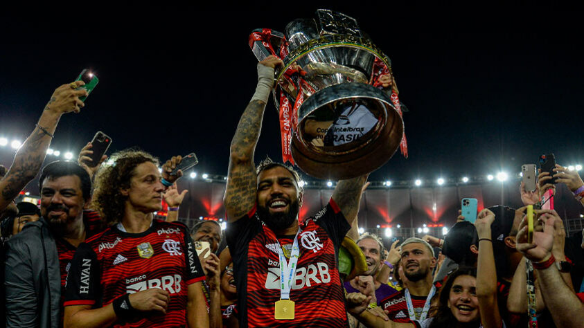 13° lugar - Flamengo: 50.024.344 seguidores no total (Facebook: 13.158.064 / Twitter: 9.701.548 / Instagram: 15.194.192 / Youtube: 6,5 milhões / Tiktok: 5,4 milhões).