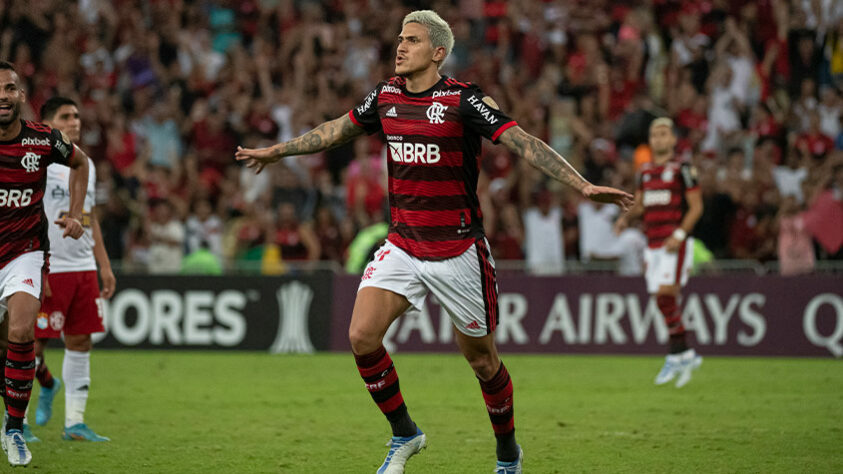 MAIS TRÊS PONTOS - No último compromisso pela fase de grupos, mesmo com a falha de Hugo Souza, o Flamengo levou a melhor com gols de Isla e Pedro.