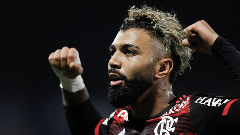 JOGO ACIRRADO - Gabigol anotou dois em partida complicada, no Chile, contra a Universidad Católica. A vitória foi por 3 a 2.