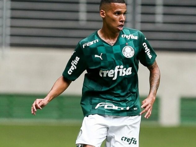 Gustavo Garcia (Palmeiras) – 19 anos e 1 mês: o lateral direito estreou no empate Corinthians 2x2 Palmeiras, em 03/03/2021.