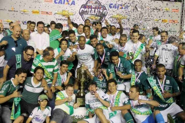 11º lugar - Goiás: 13 títulos nesse século / Campeonato Goiano 2002, 2003, 2006, 2009, 2012, 2013, 2015, 2016 2017 e 2018; Copa Centro-Oeste 2001 e 2002; Campeonato Brasileiro Série B 2012 (foto)