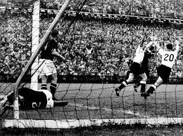 10º lugar: Helmut Rahn (atacante - Alemanha): 10 gols em Copas do Mundo - O jogador representou a Alemanha em dois mundiais. O atacante marcou 6 gols em 1950 e 4 gols na edição de 1954. 