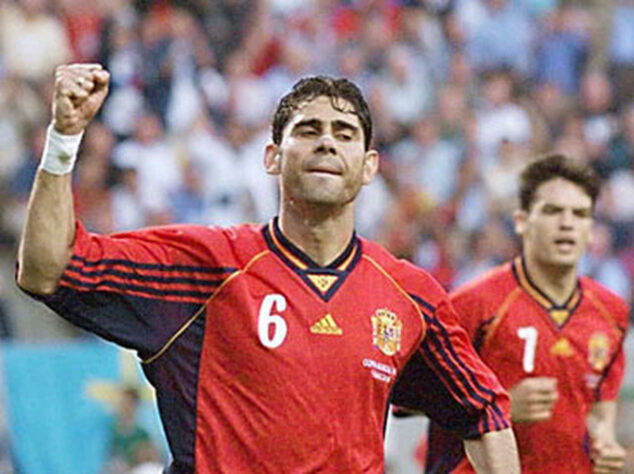 Fernando Hierro (Espanha): 4 Copas do Mundo (1982, 1986, 1990 e 1998).