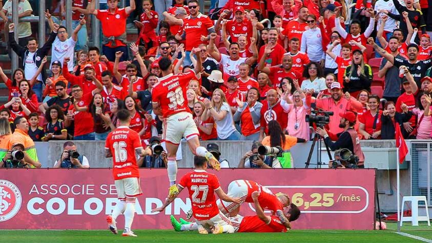 Internacional - Sobe: Grande destaque do time, o lateral Bustos deu a assistência para o gol e teve duas chances claras para marcar / Desce: Já Pedro Henrique perdeu todos os duelos para Nathan.