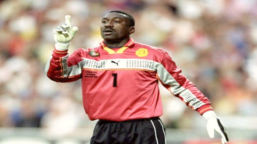 Jacques Songo'o (Camarões): 4 Copas do Mundo (1990, 1994, 1998 e 2002).