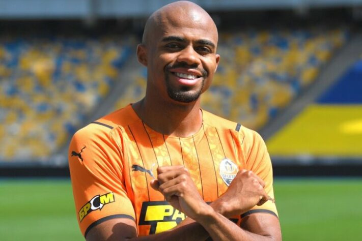 Revelado pelo Palmeiras e campeão da Copa do Brasil de 2015, o lateral está emprestado pelo PAOK (Grécia) ao Shakhtar. Esse não é o primeiro clube ucraniano do jogador, que também já teve passagens por Lviv e Dnipro.