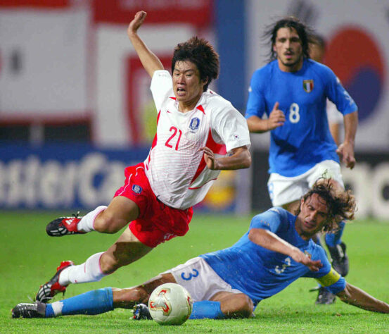 O zagueiro fez parte do elenco vice-campeão da Copa do Mundo de 1994. Considerado um dos maiores jogadores de sua posição, Maldini fez história com a Azzurra, mas não venceu um Mundial. 