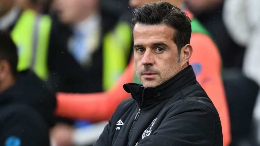 ESQUENTOU - O Tottenham já estuda nomes para substituir o técnico italiano Antonio Conte, que tem contrato até o fim desta temporada. Segundo o "The Sun", o português Marco Silva, do Fulham, aparece como uma das opções mais importantes. Outros treinadores estão na lista dos Spurs: Mauricio Pochettino, Luis Enrique e Thomas Tuchel.