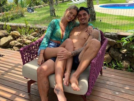Medina e Yasmin Brunet - No começo de 2022, o surfista e a atriz anunciaram o término do casamento que durou um pouco mais de um ano. 