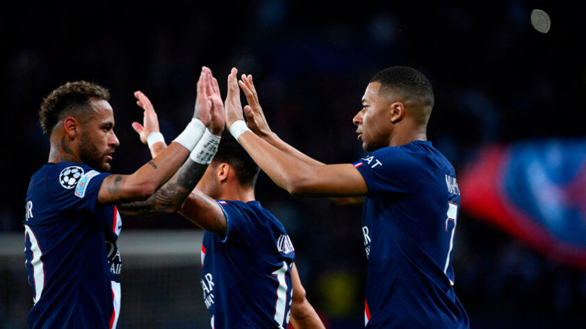 Neymar e Mbappé vão batendo recordes na Champions League. O brasileiro marcou um gol e o francês balançou as redes duas vezes na vitória do PSG sobre o Maccabi Haifa por 7 a 2, subindo no ranking de goleadores da história da competição. Confira a lista dos maiores artilheiros da Liga dos Campeões!