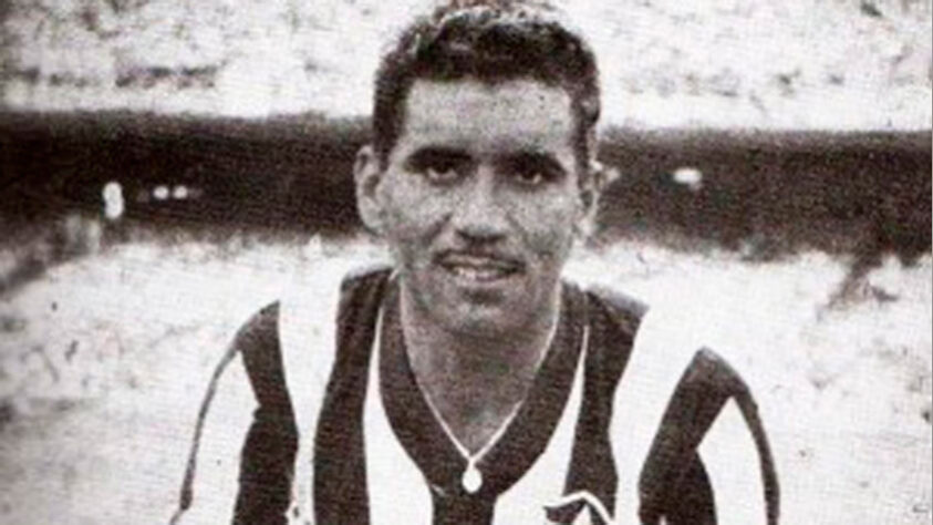 Nílton Santos (lateral-esquerdo/Brasil): Botafogo
