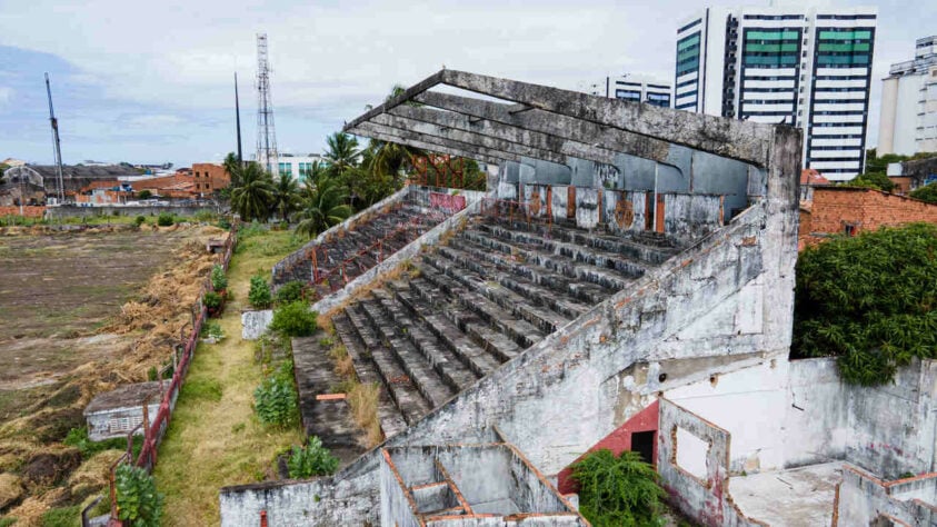 Após 93 anos, o CRB se despediu do seu estádio em março de 2014, vendendo o local pelo valor de R$ 20 milhões. As dívidas do clube estavam na casa de R$ 11 milhões. O restante da verba foi usada para a construção do CT Ninho do Galo, inaugurado em 2015.