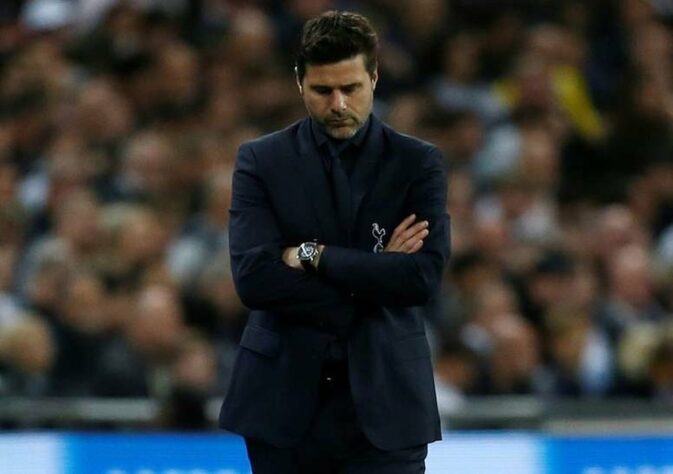 ESQUENTOU - O técnico Mauricio Pochettino teria se oferecido para voltar ao Tottenham, caso Antonio Conte não continue para a próxima temporada. Segundo o jornal inglês "The Times", o italiano tem futuro incerto e o argentino quer voltar à Inglaterra.