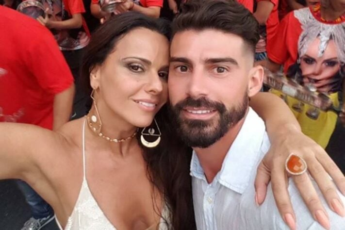 Radamés e Viviane Araújo - O jogador, revelado pelo Fluminense, foi casado por 10 anos com a atriz e passista Viviane Araújo. O fim da relação aconteceu em 2017.