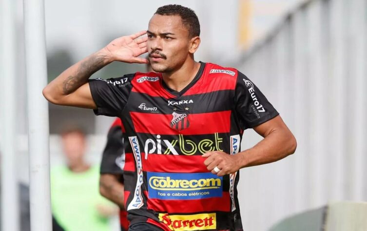 FECHADO - O Cruzeiro confirmou a contratação do atacante Rafael Elias, que estava no futebol dos Emirados Árabes. O jogador de 24 anos, antes conhecido como “Papagaio”, chega ao Cruzeiro com contrato até o final de 2026.