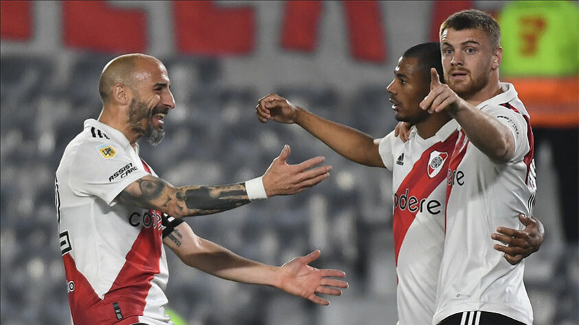 20° lugar - River Plate: 22.908.645 seguidores no total (Facebook: 9.355.930 / Twitter: 4.643.011 / Instagram: 6.574.087 / Youtube: 435 mil / Tiktok: 1,9 milhão).