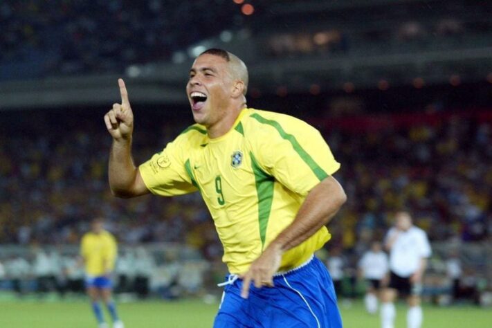 Ronaldo - Posição: centroavante - Quantidade de participações em Copas: 4 (1994, 1998, 2002 e 2006)