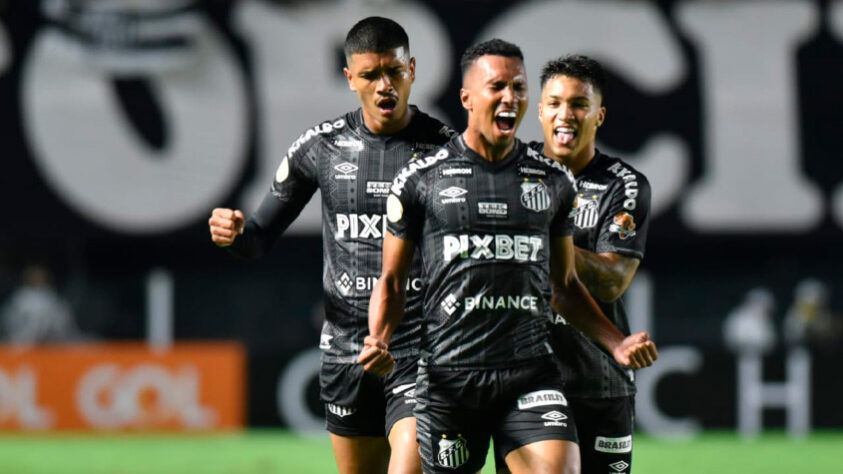 O Santos goleou o Juventude por 4 a 1 na noite dessa segunda-feira, na Vila Belmiro, e subiu na tabela do Brasileirão. Com dois gols, Lucas Braga foi o destaque da partida, que teve a estreia do jovem Miguelito no profissional. Confira as notas do Peixe no LANCE! (por Diário do Peixe).