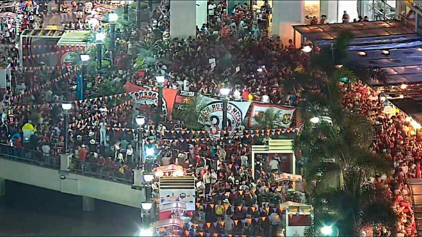 Torcida flamenguista presente em Guayaquil.