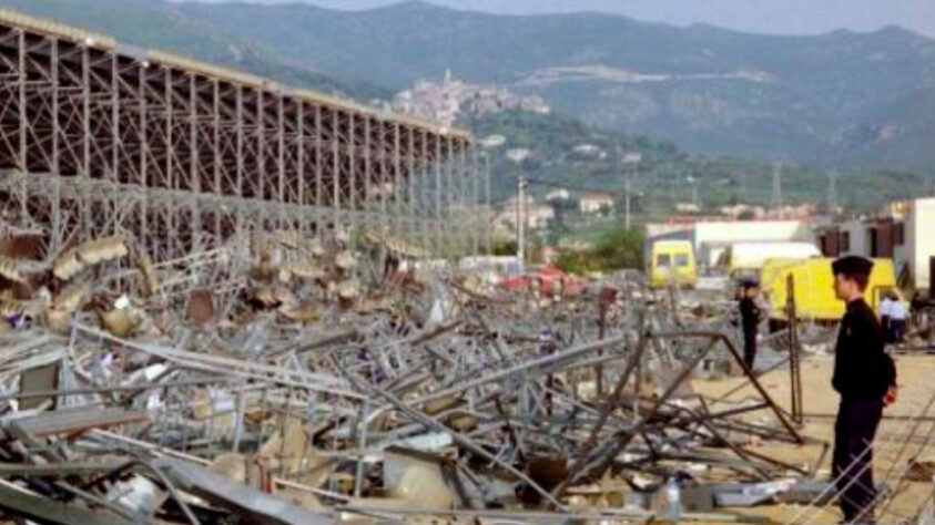 Em um jogo entre o SC Bastia e o Olympique de Marselha, em 82, a queda de uma das arquibancadas do estádio, que ficava em Bastia, deixou 19 mortos e mais de 2.300 feridos, durante a semifinal da Copa da França.