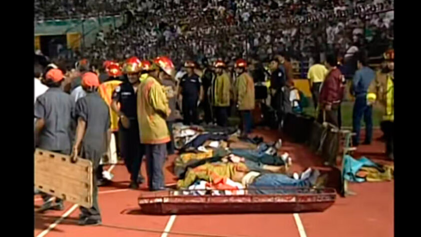 Após uma avalanche humana no interior do estádio em 1996, no jogo classificatório para a Copa entre Guatemala e Costa Rica, muitas pessoas foram esmagadas. O resultado foi a morte de 83 pessoas e centenas de feridos.