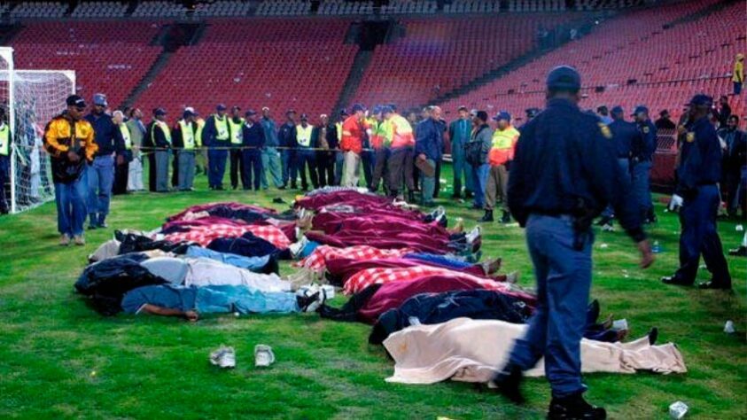 Em 2001, um confronto entre torcedores do Orlando Pirates e do Kaiser Chiefs deixou 43 mortos. Em 91, já havia acontecido um incidente entre os times, que deixou 40 mortos.