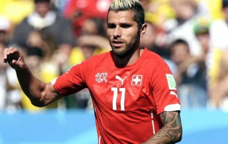 Valon Behrami (Suíça): 4 Copas do Mundo (2006, 2010, 2014 e 2018).