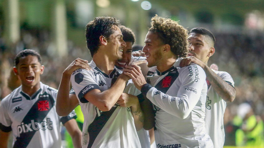 Em noite de brilho dos crias, o Vasco venceu o Novorizontino por 3 a 0, neste sábado, em São Januário, pela 34ª rodada da Série B. Marlon Gomes, Figueiredo e Léo Matos marcaram os gols do Cruz-Maltino, que teve atuação segura, sem sofrer como vinha acontecendo nos últimos jogos. Veja as notas!