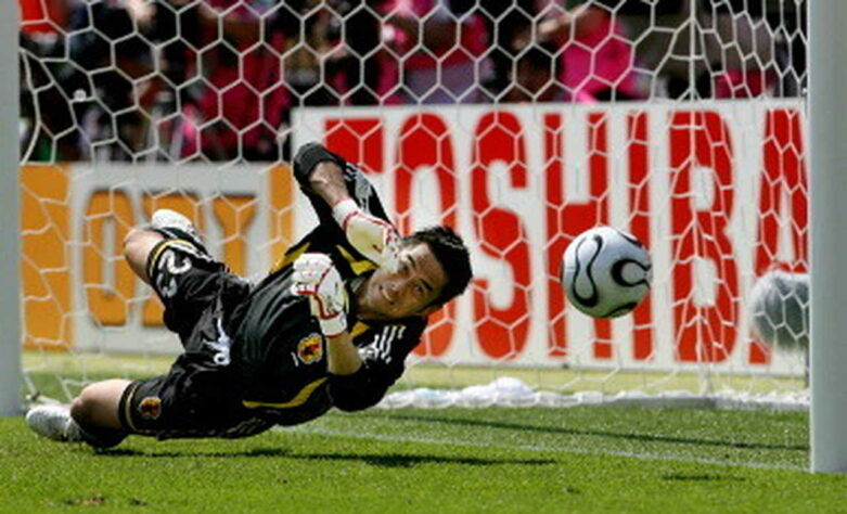 Yoshikatsu Kawaguchi (Japão): 4 Copas do Mundo (1998, 2002, 2006 e 2010).