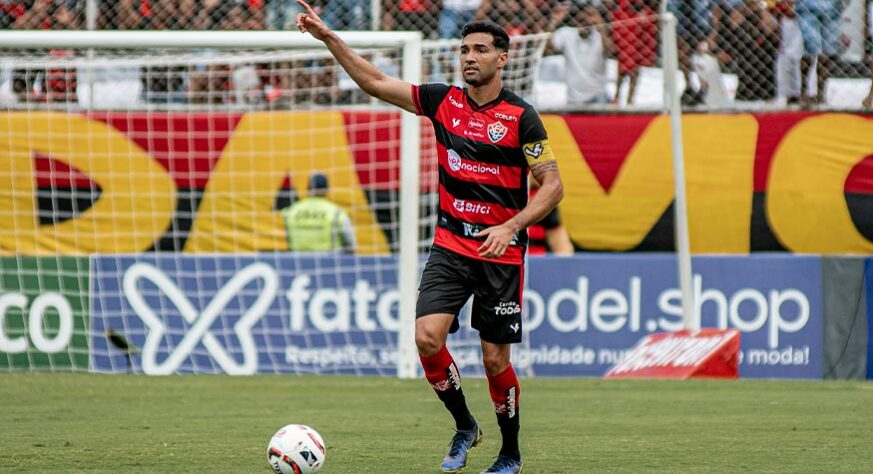 ESFRIOU - O zagueiro Alan Santos, do Vitória, foi às redes sociais se manifestar sobre o impasse na renovação de contrato com o Leão. Destacando sua vontade de continuar no clube, o defensor afirmou que a proposta de prorrogação do vínculo não o agradou.