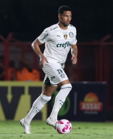 O Palmeiras saiu vencendo, mas cedeu o empate para o Atlético-GO em 1 a 1, em Goiânia, pelo Brasileirão. Apesar disso, seguiu com boa vantagem na liderança do torneio, agora de dez pontos em relação ao Internacional. Autor do gol palmeirense, Murilo chamou a responsabilidade e se destacou. Confira todas as atuações: (por Julia Mazarin)