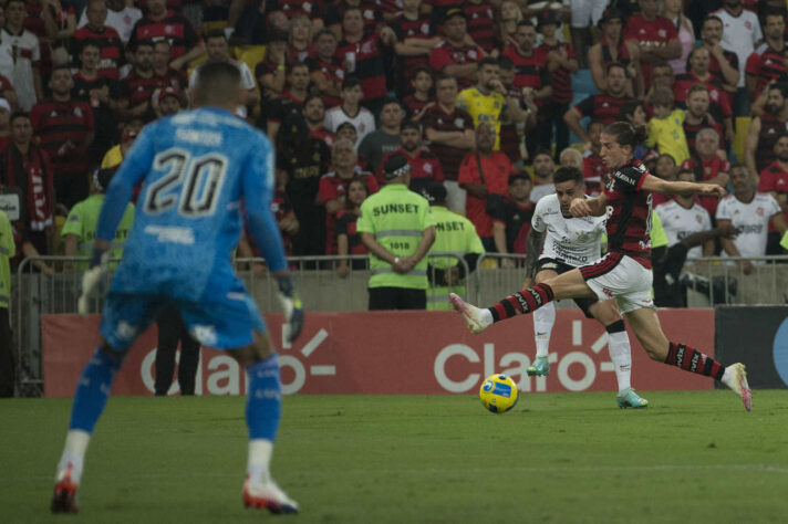 O Corinthians ficou com o vice-campeonato da Copa do Brasil. Nesta quarta-feira (19), a equipe treinada por Vítor Pereira foi derrotada, nos pênaltis, pelo Flamengo, após empate por 1 a 1 no tempo normal. Fagner e Vital perderam os pênaltis do clube alvinegro. Veja as notas dos jogadores do Timão. (feito por Rafael Marson)