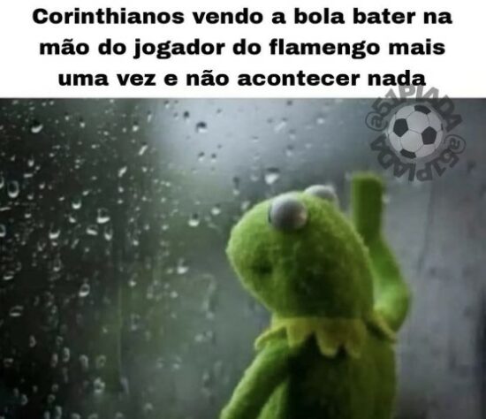 VAR, refletores, isqueiro... primeira partida da decisão da Copa do Brasil rende memes na web.