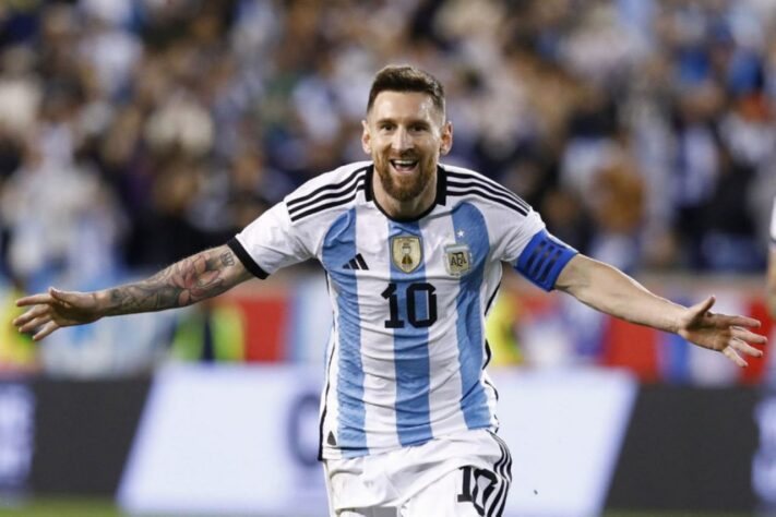 2º) Lionel Messi - atacante - seleção argentina - 35 anos de idade - Quantidade de seguidores no Instagram: 373 milhões