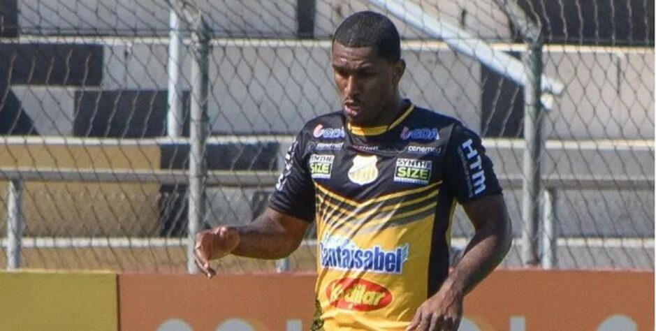 O jogador já rodou por várias equies do país, com Santos B, Guarani, Vila Nova e Sport entre elas. Seu último clube foi o Novorizontino, onde permaneceu por três anos. No Tigre, Felipe foi campeão do interioro em 2021 e ajudou o clibe nos acessos às séries C e B.