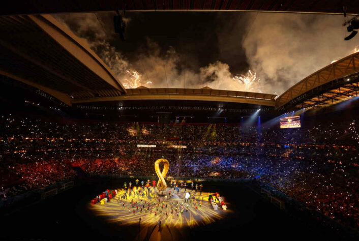 No detalhe, imagens da abertura do Mundial de 2022