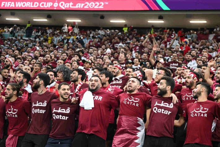 Apesar da derrota, a torcida do Qtar celebrou a estreia do país em Copas do Mundo