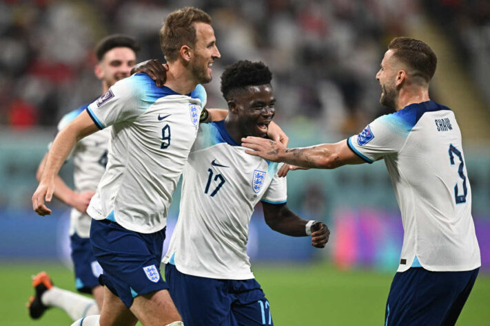 A Inglaterra se classificou na primeira posição do grupo B. Nas oitavas, não tomou conhecimento do Senegal e venceu por 3 a 0.