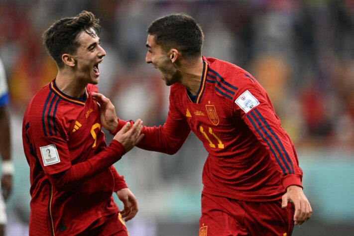 Que passeio! A Espanha não tomou conhecimento da Costa Rica, aplicou uma goleada histórica em sua estreia, por 7 a 0, e largou com um belo saldo de gols no Grupo E.  Os gols foram de Dani Olmo, Asensio, Ferrán Torres (2), Gavi, Soler e Morata. Veja as notas. (Por Rafaela Cardoso)