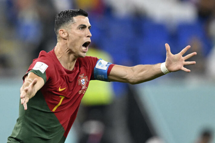 Cristiano Ronaldo (Portugal) - Posição: atacante - Copa que atuou sem clube: 2022 (Qatar) - Último clube antes da competição: Manchester United
