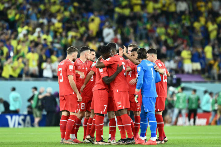 A Suíça deve jogar partida decisiva contra a Sérvia. Ainda assim, se passar, as chances de chegar no mata-mata pela segunda colocação são altas.