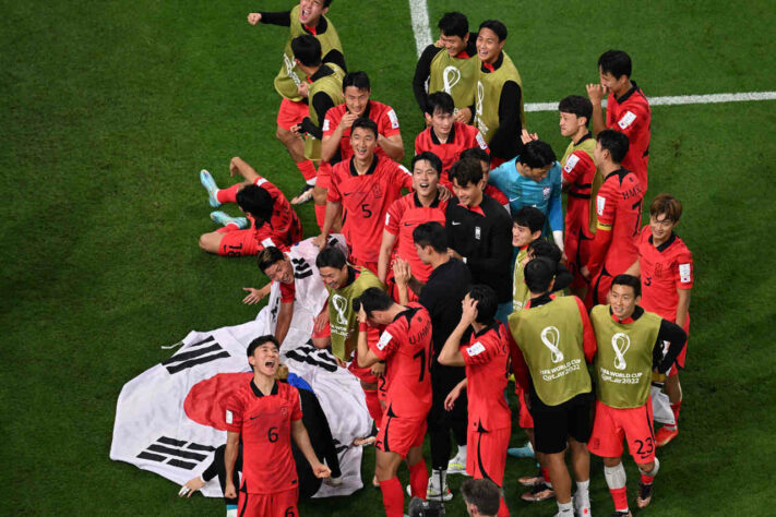 Portugal 1 x 2 Coreia do Sul - 2022 - A Coreia do Sul também buscou virada para se classificar às oitavas. Ricardo Horta fez para Portugal, porém Kim Young-Gwon e Hwang Hee-chan decretaram a vitória coreana. Portugal e Coreia avançaram às oitavas. O Uruguai que levou a pior com a virada coreana e voltou para casa mais cedo.