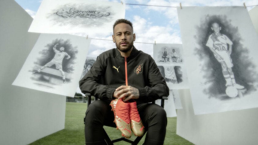 Neymar é patrocinado pela Puma desde setembro de 2020. A chuteira para a Copa do Mundo é da linha Future da Puma e recebeu o nome de Future NJR Dream Chaser.