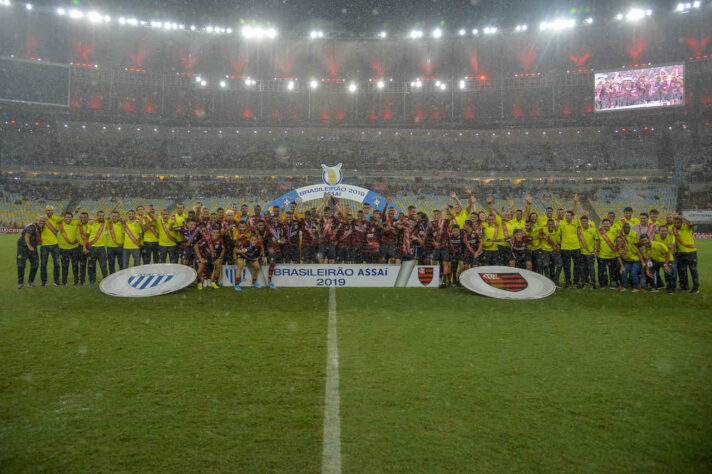 Flamengo - 8 títulos - Campeonato Brasileiro (1980, 1982, 1983, 1987, 1992, 2009, 2019 e 2020)