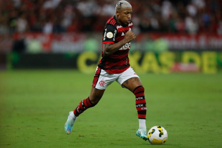 O Flamengo perdeu para o Corinthians por 2 a 1, em jogo que marcava a festa pelos títulos da Libertadores e Copa do Brasil. Apesar das boas atuações de Matheus França, Cebolinha e Ayrton Lucas, Marinho e Matheuzinho puxaram a fila de destaques negativos. Veja as notas! (Por: Guilherme Xavier)