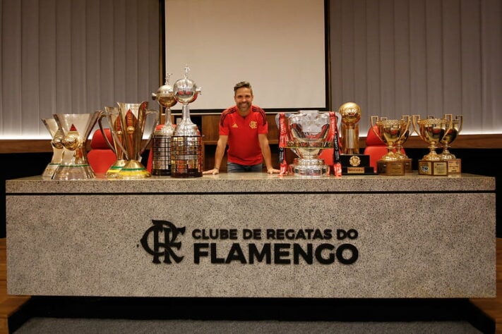 Camisa 10, Diego colecionou taças pelo Flamengo. Brasileirão 2019 e 2020; Libertadores 2019 e 2022; Supercopa do Brasil 2020 e 2021; Copa do Brasil 2022; Recopa Sul-Americana 2020; Carioca 2017, 2019, 2020 e 2021.