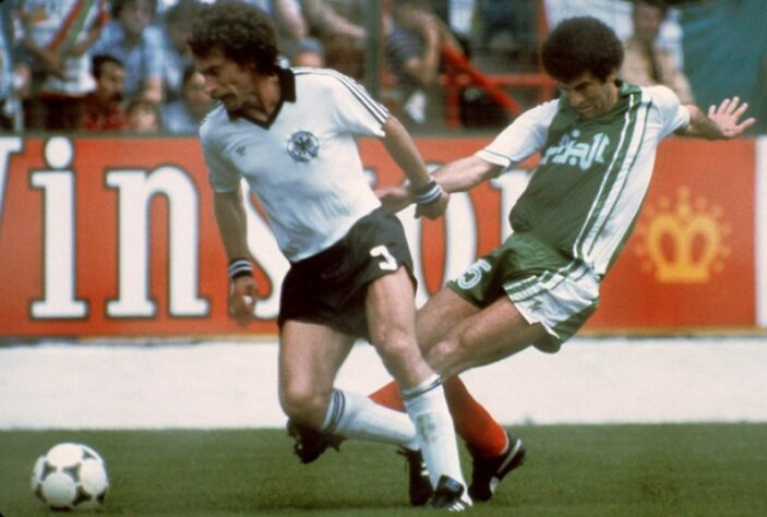 Alemanha 1 x 2 Argélia - 1982 - A sempre forte Alemanha teve uma grande surpresa logo na estreia. Os alemães sofreram contra o time comandado pelo craque Madjer e caiu por 2 a 1, mas tiveram tempo de se recuperar e ainda avançarem em 1º lugar no grupo.