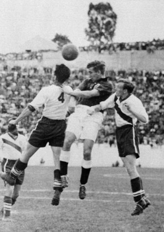 Estados Unidos 1 x 0 Inglaterra - 1950 - A primeira grande zebra das Copas, e até hoje uma das maiores da história, ocorreu no Mundial do Brasil de 50. A Inglaterra, considerada umas das favoritas do torneio, caiu surpreendentemente para os norte-americanos em Belo Horizonte.