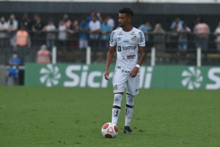 FECHADO - O Santos decidiu não comprar o meia Bruno Oliveira. O jogador está emprestado pela Caldense até o final de dezembro deste ano. Sem espaço no clube, Bruninho, como é conhecido, não vai permanecer no Peixe.